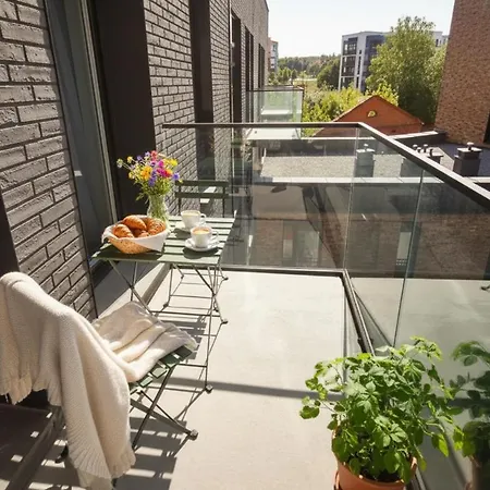 New W- Balcony I View I Cohost *