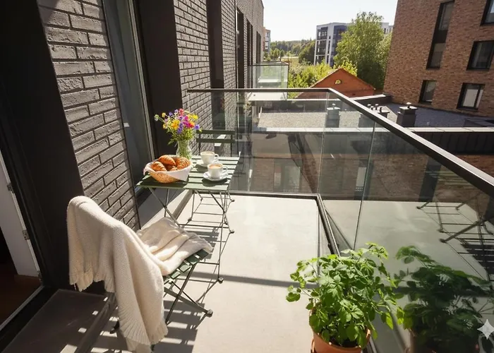 New W- Balcony I View I Cohost *