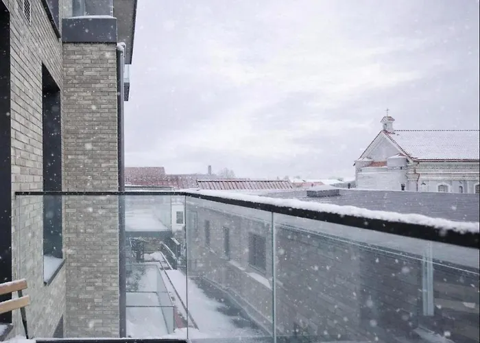 New W- Balcony I View I Cohost *